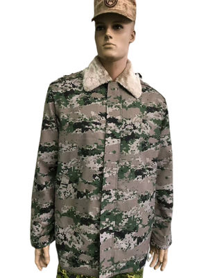 Un buen precio. Chaqueta de invierno de poliéster / algodón camuflaje militar para el ejército saudí en línea